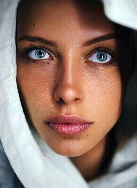 most beautiful eyes in the world female